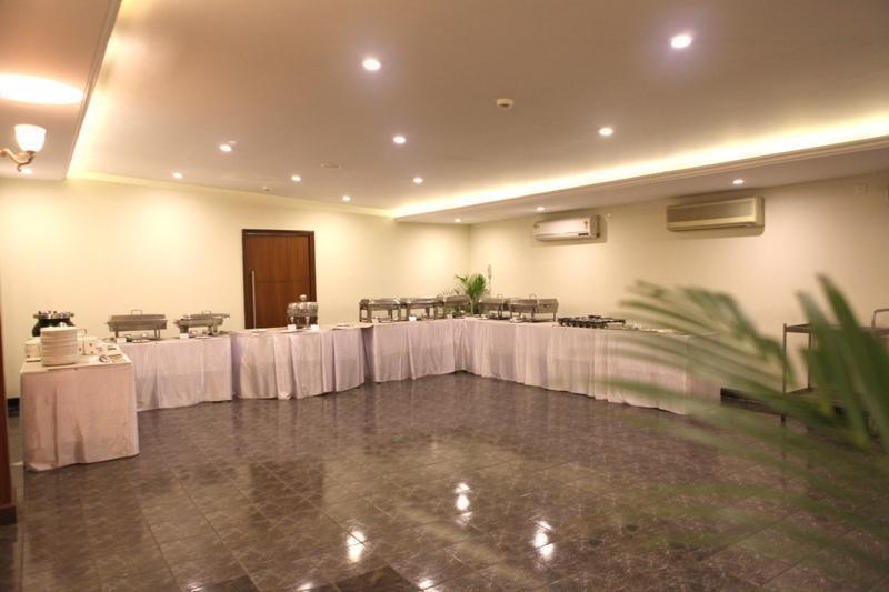 Oyo Palette - Hotel Victoria Chennai Exteriör bild